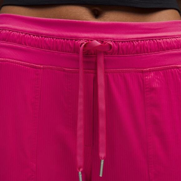 NWT! Lululemon Mid-rise Cropped Dance Studio Pants in Raspberry Coulis Size 8 - Picture 3 of 8